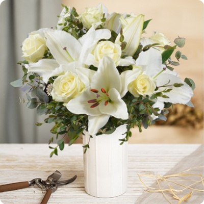 bouquet-de-lirios-blanco-podar-550x550